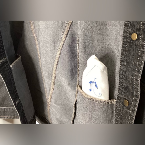 Venus Wonen's Fitted button up Denim Jacket.  4 Pockets, Small - Picture 7 of 11